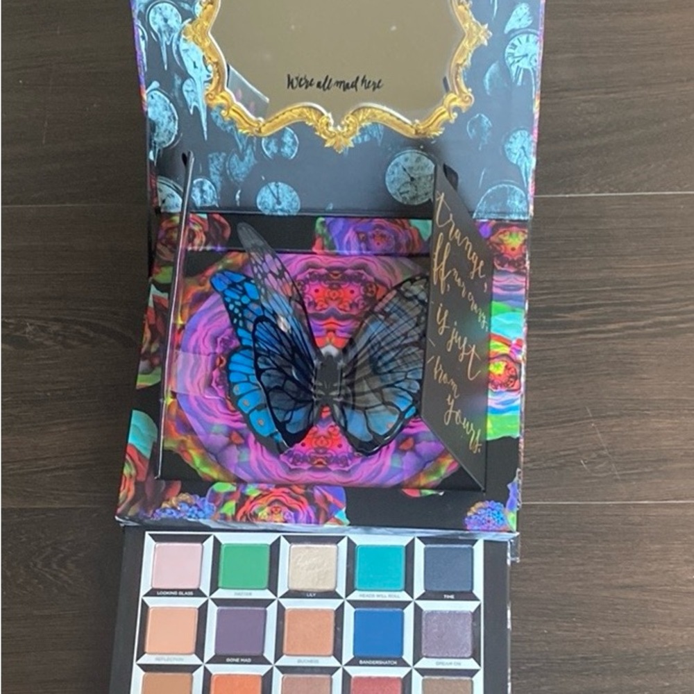 Urban Decay x Disney “Alice Through The Looking Glass” Eyeshadow Palette